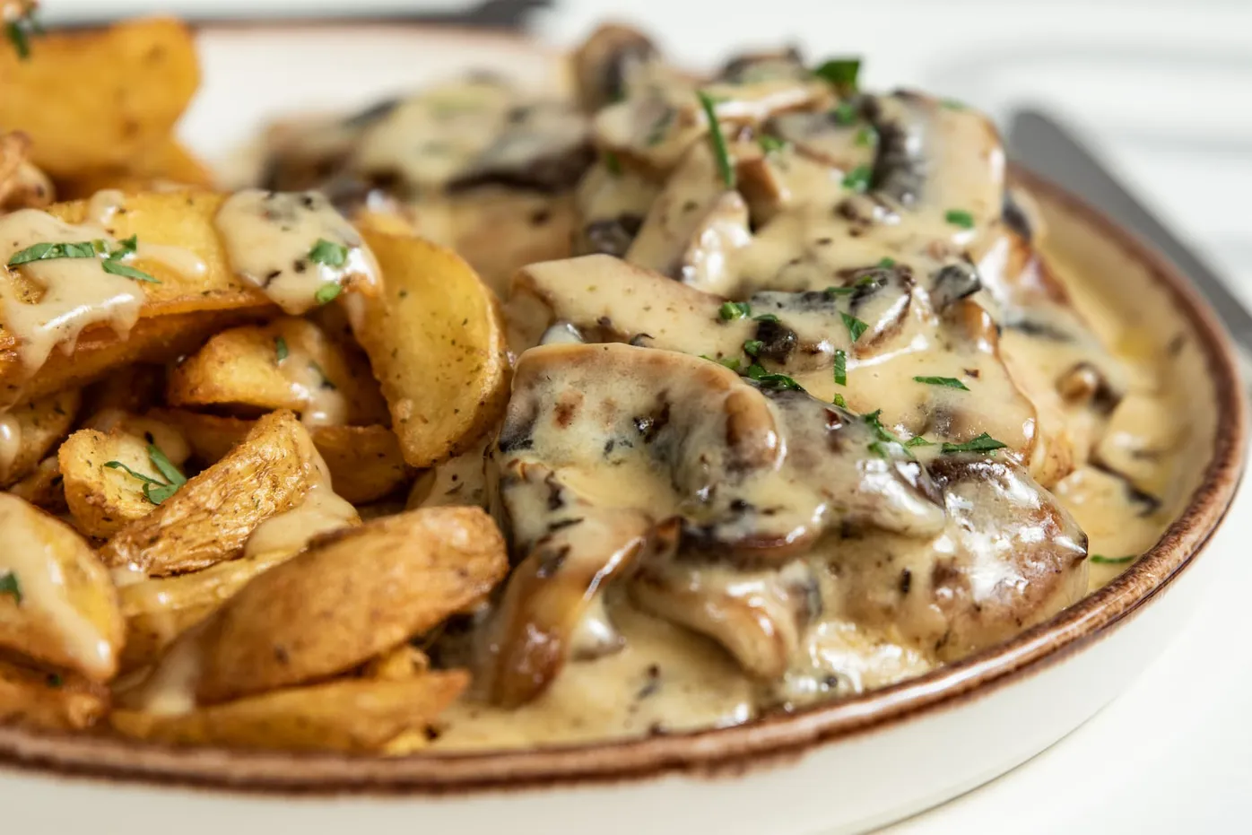 Grc Greece — Chicken fillet a la creme